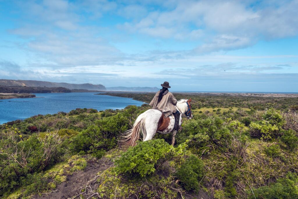 Cabalgatas en Chiloé - Palafito Cucao Lodge